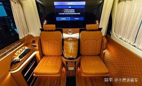 Mercedes-Benz Sprinter Τροχόσπιτο εννέα θέσεων με βασιλικό εσωτερικό