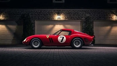 Η Ferrari 250 GTO που κατασκευάστηκε το 1962 σημείωσε νέο ρεκόρ δημοπρασίας α...