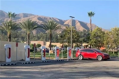 Η Tesla δημιούργησε νέα κόλπα για να χρεώνει προσαυξήσεις κατά τις ώρες αιχμής.
