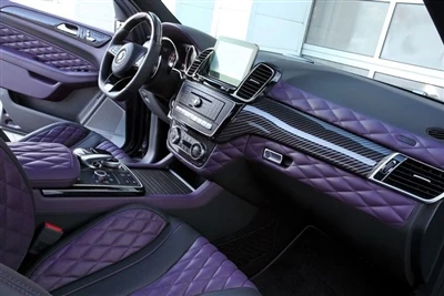 Topcar Τροποποιημένο Mercedes AMG GLE 63 με ανθρακονήματα και μωβ δέρμα εσωτε...